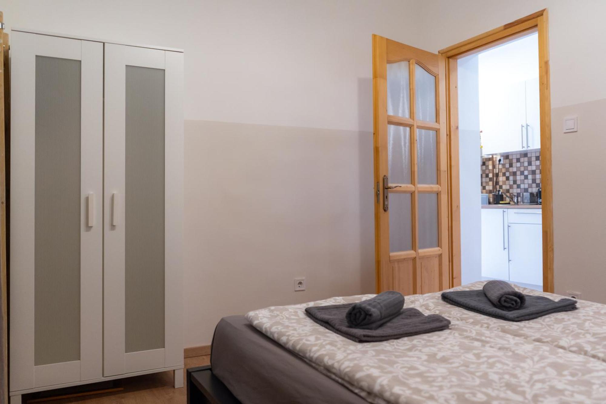 Cozy Apartment In Akacfa Street Budapest Exterior foto