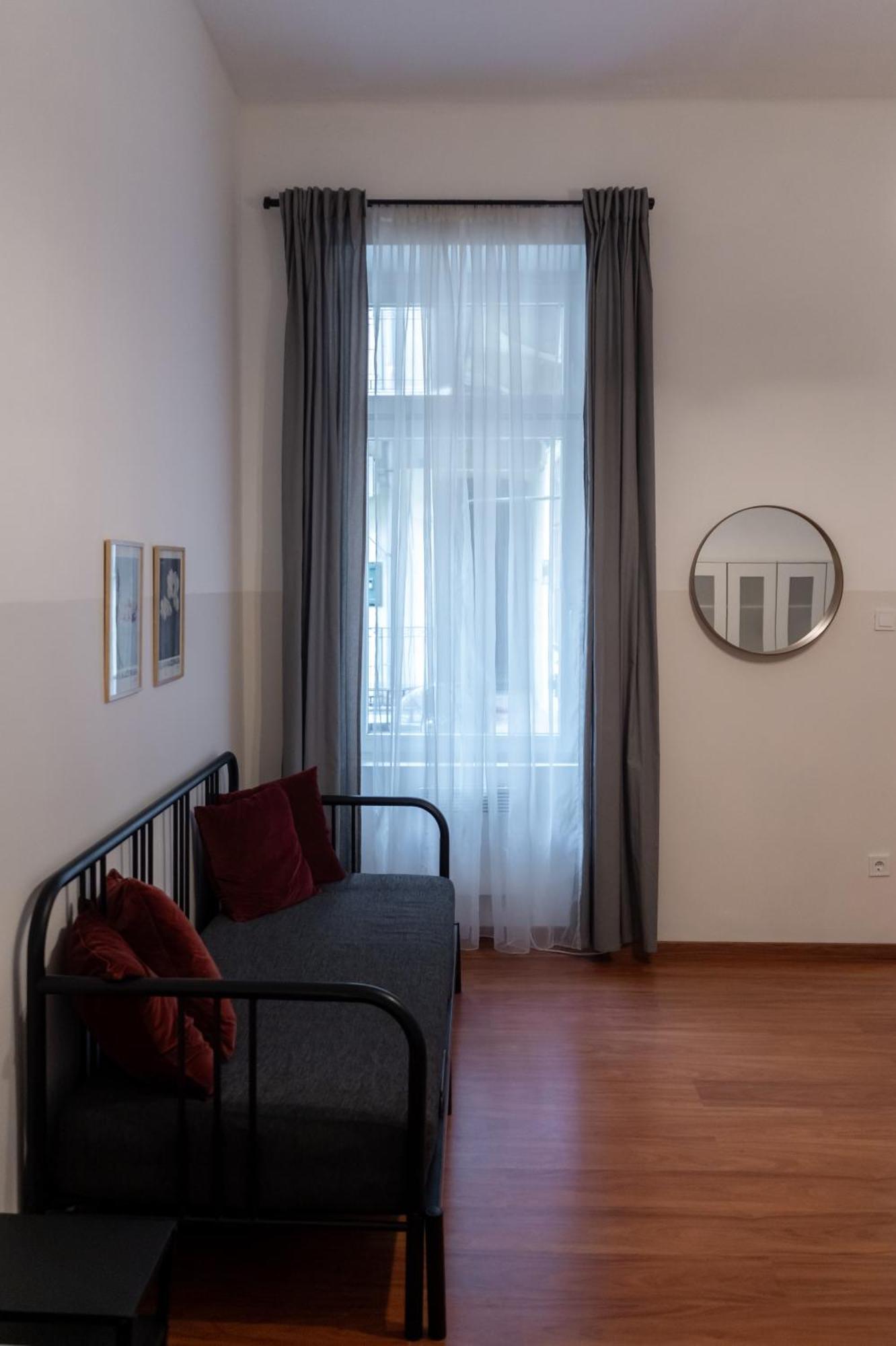 Cozy Apartment In Akacfa Street Budapest Exterior foto
