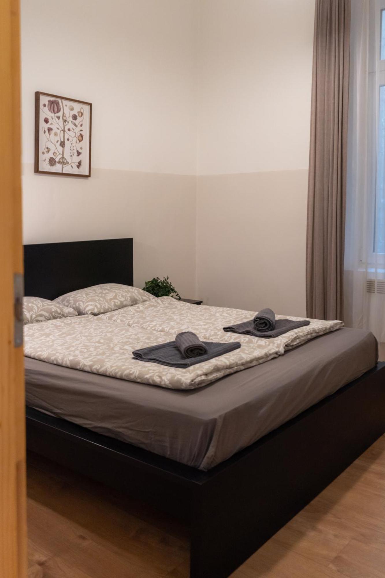 Cozy Apartment In Akacfa Street Budapest Exterior foto